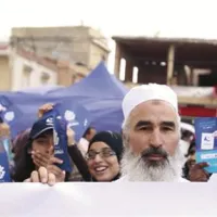 Podporniki islamistične stranke Ennahda (Prerod), ki jih na nedeljskih volitvah pripisujejo največ glasov