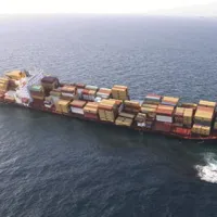 Tanker Awanuia, s katerega črpajo nafto z Rene  