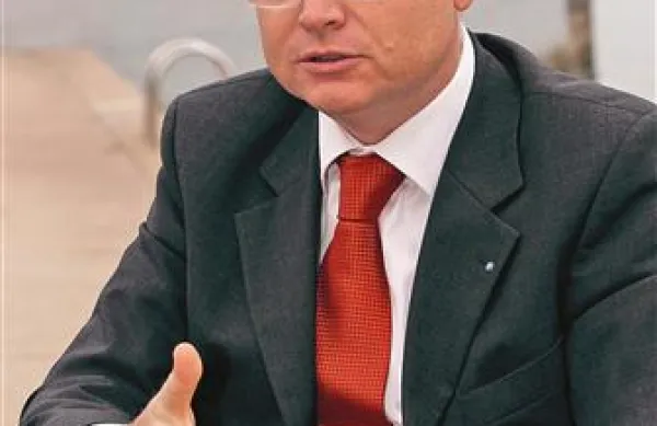 Dr. Jožko Peterlin: “Ni treba, da je podjetnik finančnik, a poznati  mora   pravila igre. Zadolževanje v švicarskih  frankih je tipičen primer nespoštovanja pravil igre.”