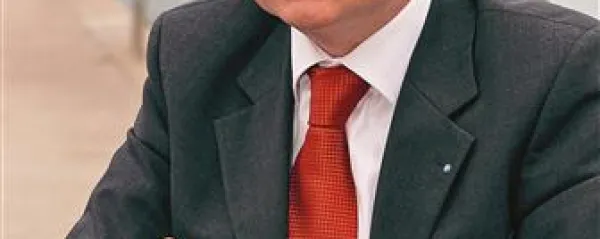 Dr. Jožko Peterlin: “Ni treba, da je podjetnik finančnik, a poznati  mora   pravila igre. Zadolževanje v švicarskih  frankih je tipičen primer nespoštovanja pravil igre.”