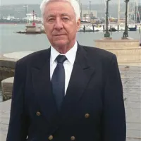 Kapitan Ivo Maraspin je petnajst let preživel na ladji. Tudi to je eden od razlogov, da je vedno solidaren s posadkami in občutljiv za njihove težave. Ker ima kot inšpektor velik vpliv na ladji, skuša vsaki posadki zagotoviti primerne  delovne razmere in varno bivalno okolje.