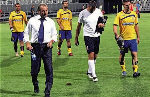  Trener NK Koper Milivoj Bračun noče niti pomisliti, da bi jim pri premagovanju slabih rezultatov pomagal psiholog. Foto: Zdravko Primožič/FPA