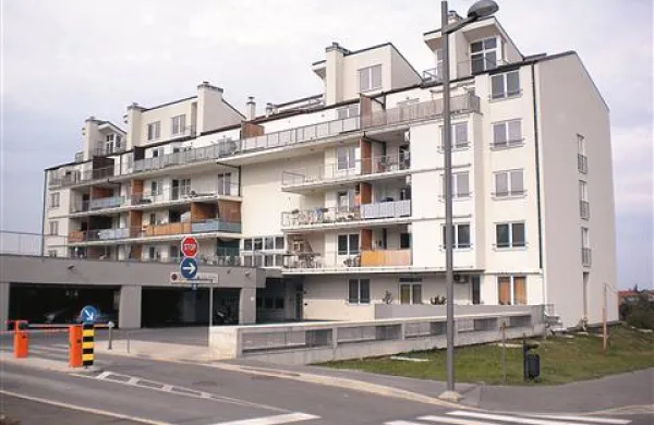 Z neprofitnega stolpiča v izolskih Livadah so odstranili vsa nevarna kovinska senčila