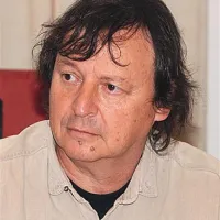 Drago Mislej Mef: “Če ti investitorji mislijo, da lahko Izoli kar vzamejo to njeno dušo in da bodo turisti bolj zadovoljni med betonskimi zidovi, potem niso razumeli nič. Ker tak turizem je že zdavnaj mrtev.” 
