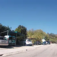 Neurejena parkirišča ob Podvozni cesti bodo ustrezni prostor našla v novi garažni hiši, ki bo na voljo tako okoliškim prebivalcem  kot stanovalcem  novih stolpičev v soseski Kampolin terase