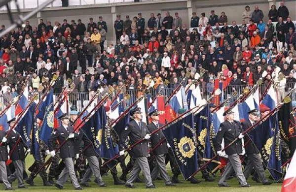 Na slovesnosti, ki jo je avtor Tomaž Letnar zasnoval kot   zgodovino slovenske upornosti,  je sodelovalo več kot sto nastopajočih