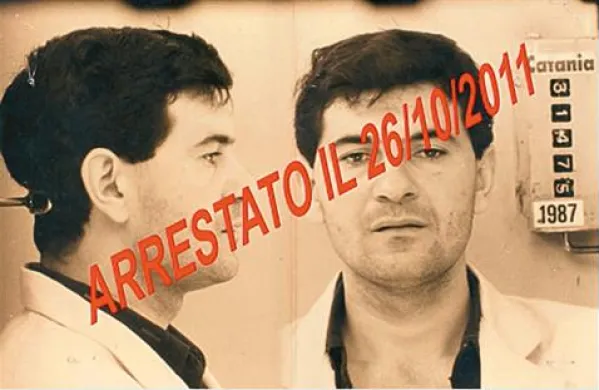 V Catanii na Siciliji so danes ujeli mafijskega šefa Giovannija Areno, ki se je 20 let skrival v krsti v svojem domu