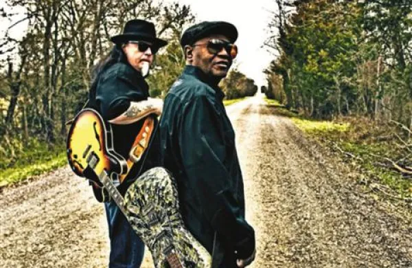 Že jutri bosta v Jamskem dvorcu godla Smokin' Joe Kubek & Bnois King