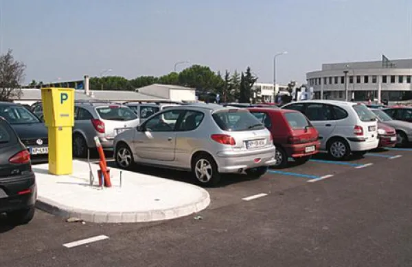 Na večini koprskih parkirišč bo za prvo uro parkiranja, ki je bila doslej brezplačna, treba plačati 0,5 evra. 