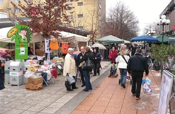 Bo letošnji veseli decembrski semenj sredi mesta imel bolj praznično ponudbo?