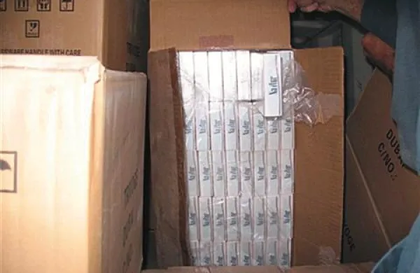 V torek so cariniki na mejnem prehodu Starod zasegli 107.800 cigaret. Fotografija je simbolična.