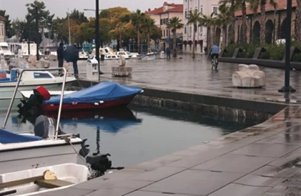 Bada&scaron;evica že poplavlja, morje se &scaron;e pripravlja