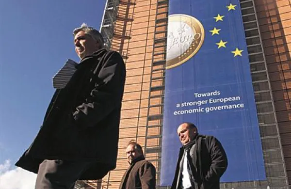 Obetajo se težka pogajanja o re&scaron;itvi evra