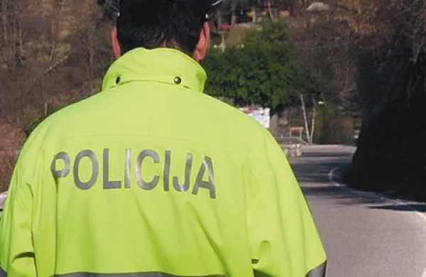 Policist se je ustrelil s službeno pi&scaron;tolo
