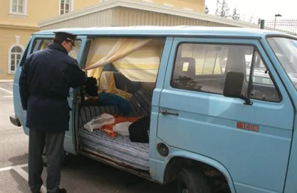 Policisti so v dveh avtomobilih našli šest nelegalnih pribežnikov iz Turčije. Fotografija je simbolična. 