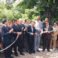 Tako slovesno so v okviru centra  pred šestimi leti predstavniki italijanske oblasti odprli Resljevo pešpot, eno redkih učnih poti, namenjeno slepim ...  zdaj je negotova ne samo usoda Resljeve poti, temveč celotnega didaktičnega centra, čeprav  so prostori centra zgrajeni z evropskimi sredstvi in bi  morali  biti v tej funkciji vsaj še dve leti