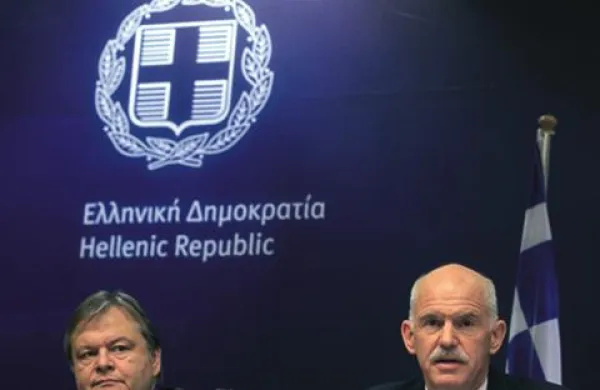 Grški finančni minister Minister Evangelos Venizelos in premier George Papandreou sta bila zelo zadovoljna s 50-odstotnim odpisom dolga.