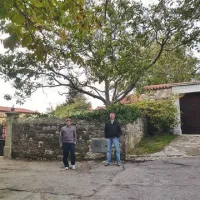 Kapun (levo) na Proseku in Križman (desno) na Kontovelu