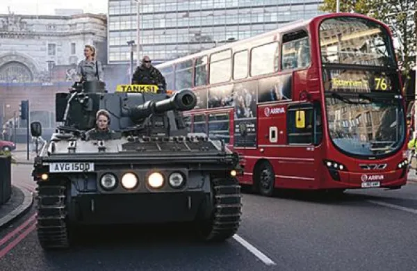 V Veliki Britaniji so se oglaševalci družbe Electronic Arts odločili za bolj “razkošno” oglaševanje njihove zadnje video igre Battlefield 3