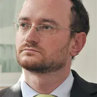 Andrej Tomšič: “V tem primeru je treba razumeti obe strani. Potrošnik želi ohraniti svojo zasebnost, prodajalec pa mora preveriti njegovo kreditno sposobnost.”  