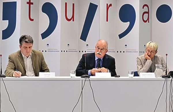 Državni sekretar na ministrstvu za kulturo Jožef Školč, minister za kulturo, ki opravlja tekoče posle, Boštjan Žekš in vodja službe za odnose z javnostmi na ministrstvu Bojana Leskovar