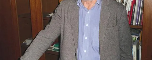 Peter Hawlina meni, da družbeni premiki nimajo posebnega vpliva na rodoslovje. Pomembni mejniki pa so bili prehod iz nepismenosti v pismenost ter obdobje računalnika in svetovnega spleta. Genetika pa prinaša s seboj še neslutene možnosti tudi na tem področju. 