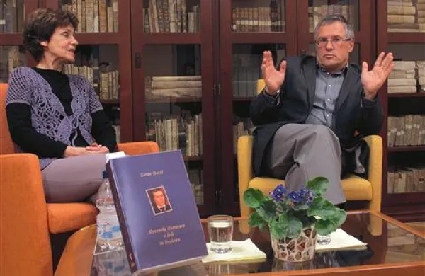  Jasna Čebron in Zoran Božič med zanimivim sprehodom skozi šolsko in siceršnjo cenzuro tako Prešerna kakor drugih klasikov