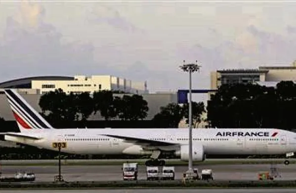 Air France je odpovedal 20 odstotkov letov zaradi stavke kabinskega osebja (Foto: Reuters) 