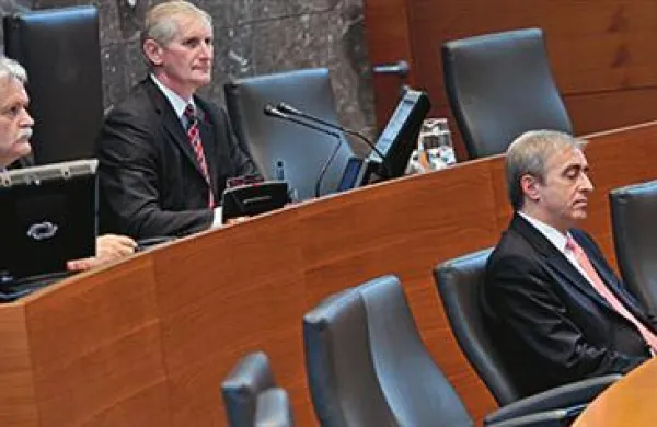 Poslanci DZ so danes sprejeli spremembe zakona o gospodarskih družbah in prenovljeno kazensko zakonodajo 