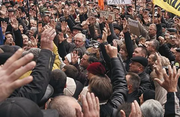  V Kijevu je protestiralo več kot 2000 ljudi