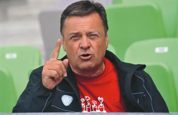 Po Jankovićevih besedah so osrednji projekt njegovega volilnega programa tako imenovana nova dela, železnice, tretji pomol in na drugi strani tretja razvojna os