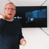 Marko Peljhan deluje v mednarodnem prostoru na področju povezav med tehnologijo, znanostjo in umetnostjo 