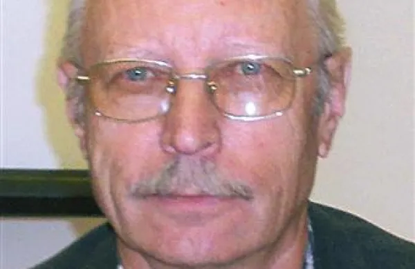 Rino Černeka: “Leta 1977, ko smo se  vselili v blok, smo bili upravičeni do 0,70 parkirnega mesta na stanovanjsko enoto. Se pravi, da so že takrat načrtovali premalo parkirnih površin, niti za en avto na stanovanje.”
