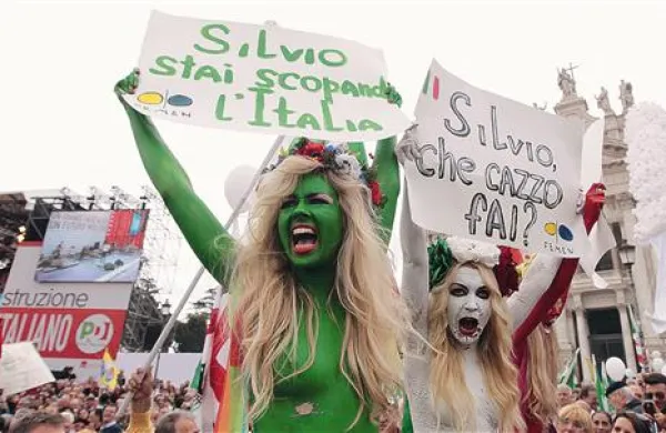 Proti Berlusconiju je v soboto v Rimu protestiralo več deset tisoč ljudi, po nekaterih navedbah celo več sto tisoč 