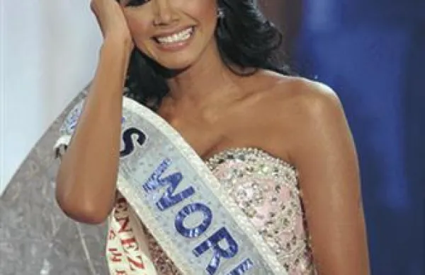 Miss sveta  Ivian Lunasol Sarcos Colimenares