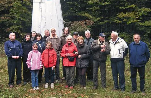 Cvetje in svečke za Josipa Križaja
