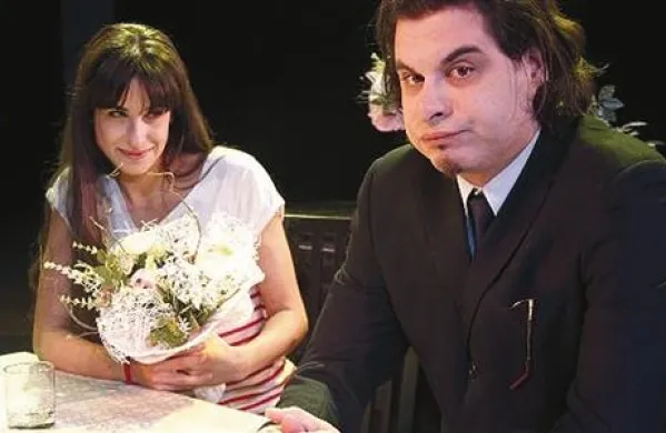 Igralca Lara Komar in Tarek Rashid v komediji Šoferji za vse čase