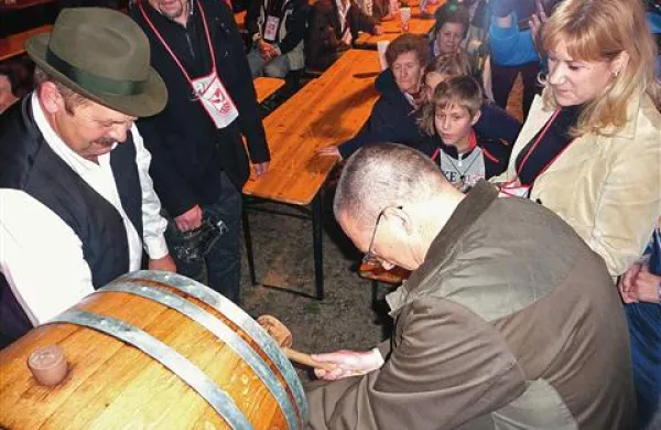 In mo&scaron;t je vino postal