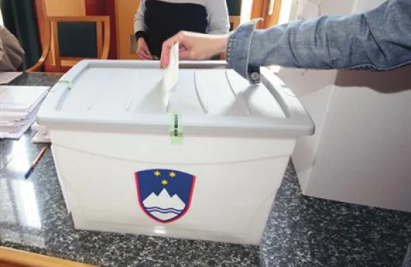 Dobrih 60 odstotkov anketirancev Delove ankete še ne ve, koga bo volilo na volitvah 