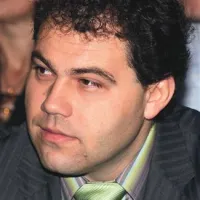 Alen Radojkovič: “Zmotno je mnenje nekaterih, da so vsa stanovanja  nad garažno hišo Arze neprofitna. Občina ima tam le tri stanovanja, druga so tržna.”  