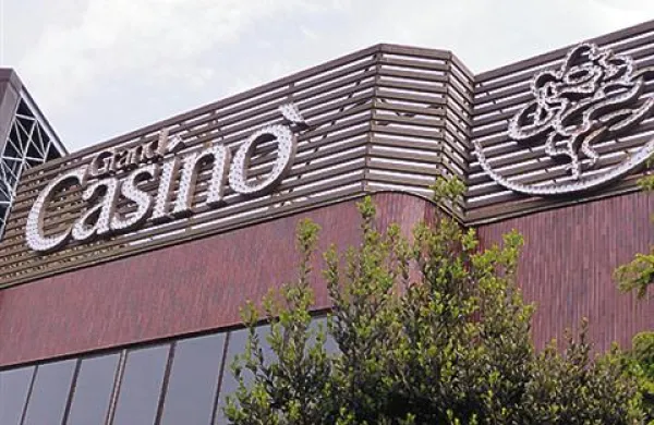 Uprava Casinoja Portorož naj bi že v sredo sklicala izredno skupščino na zahtevo Casinoja Riviera, na kateri naj bi obravnavali spremembe sklepa o dokapitalizaciji in članov nadzornega sveta