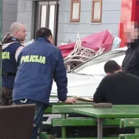 Na piranski Punti so mimoidoči že zgodaj zjutraj opazovali nenavadno dogajanje. Kriminalisti so se na obali pogovarjali z enim od vpletenih.