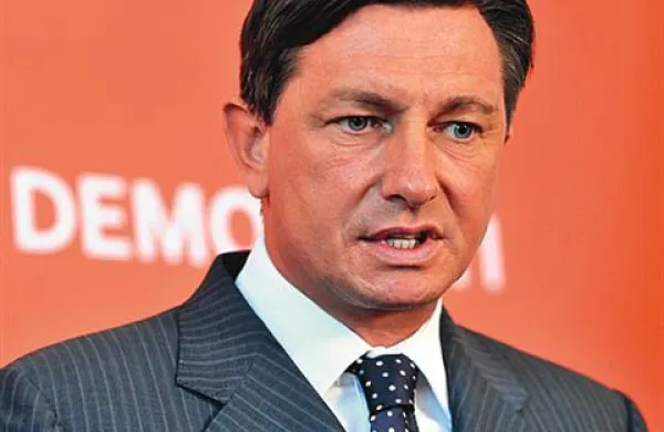 Borut Pahor bo na četrtkovi seji vlade poslanskim skupinam predlagal, da bi interventni zakon sprejeli še pred decembrskimi državnozborskimi volitvami 