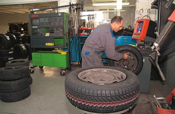 Bliža se 15. november, ko je po zakonu o pravilih cestnega prometa za motorna in priklopna vozila v cestnem prometu obvezna zimska oprema
