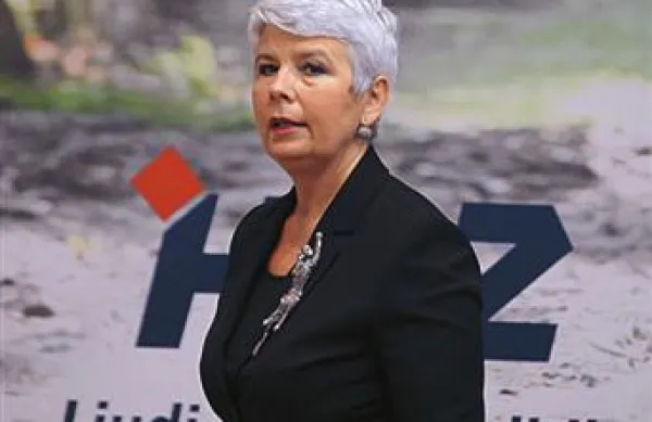 Hrvaška premierka Jadranka Kosor je danes potrdila, da bo Hrvaška pristopno pogodbi z EU podpisala 9. decembra 