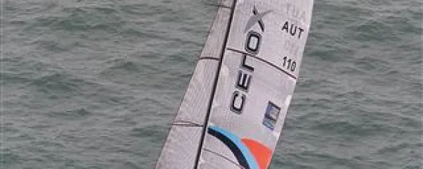 41-letna Jakica Jesih jadra v razredu Class40 z Nemko Anno Mario Renken - edina ženska posadka v floti 35 plovil