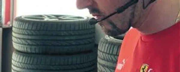 Mehanik s Krasa trenutno dela v oddelku, kjer preizkušajo motorje