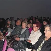 Festival je že na prvi večer privabil lepo število gledalcev 