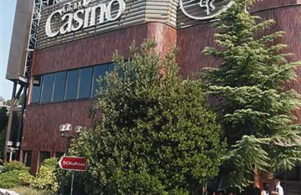 Kad in Sod sta  sodišču  predlagala, da prepove izvrševanje sklepov  skupščine Casinoja Portorož, ki je bila v sredo