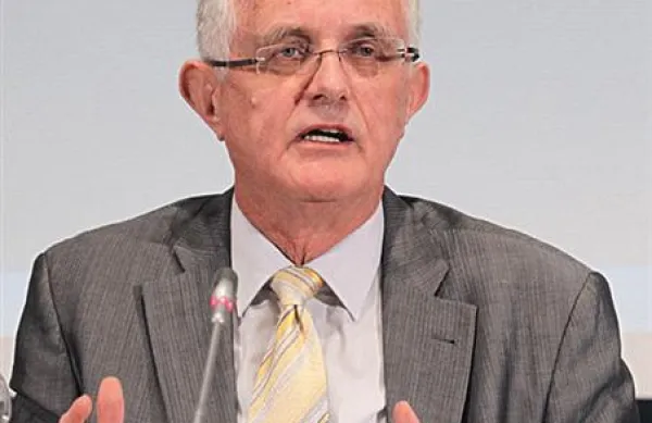 Poslanec Zares Pavel Gantar pravi, da je SDS interventnemu zakonu postavila mino